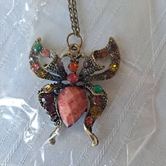 Ladies Butterfly pendant necklace and earring set Nwt - Picture 3 of 5